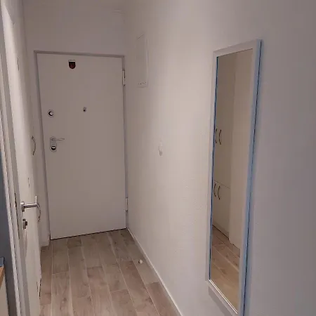 And Modern Emili 스플리트