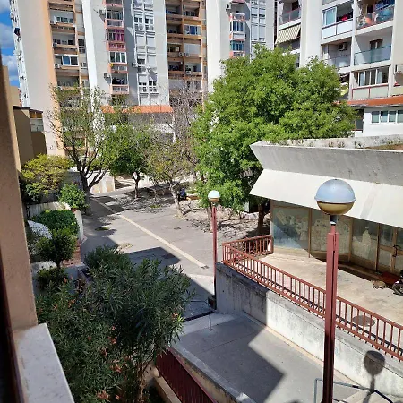 And Modern Emili 스플리트