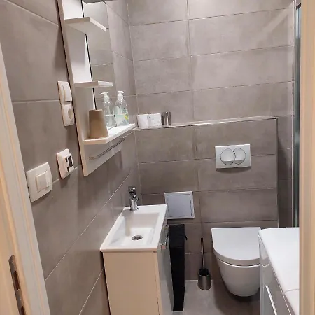 And Modern Emili * Split