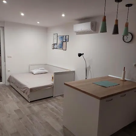 And Modern Emili Apartmán *