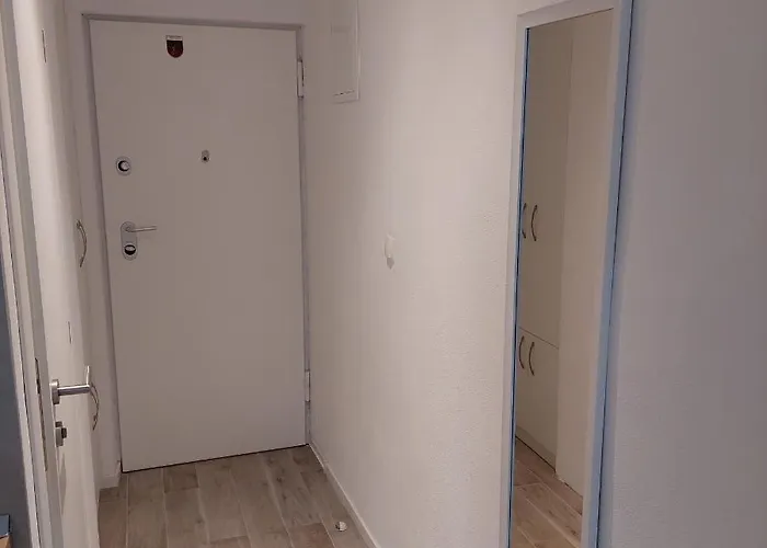 And Modern Emili Split